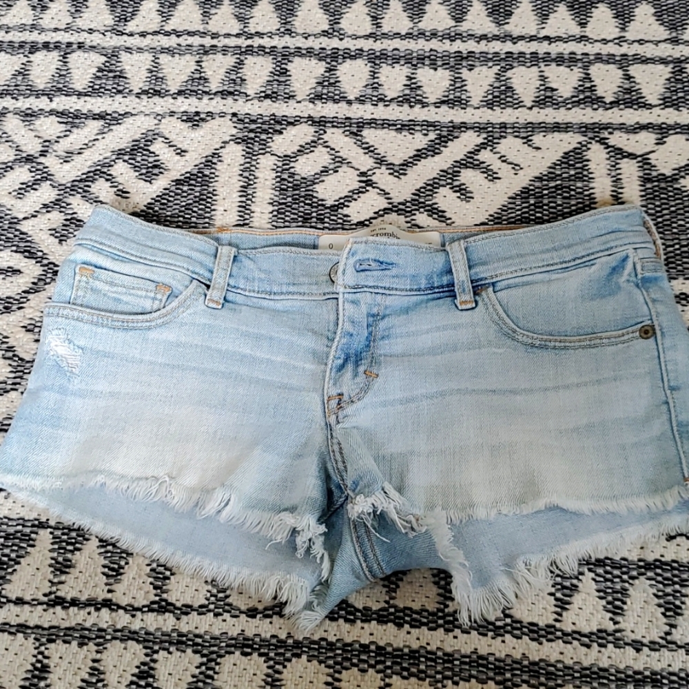 Abercrombie and Fitch shorts 0 25